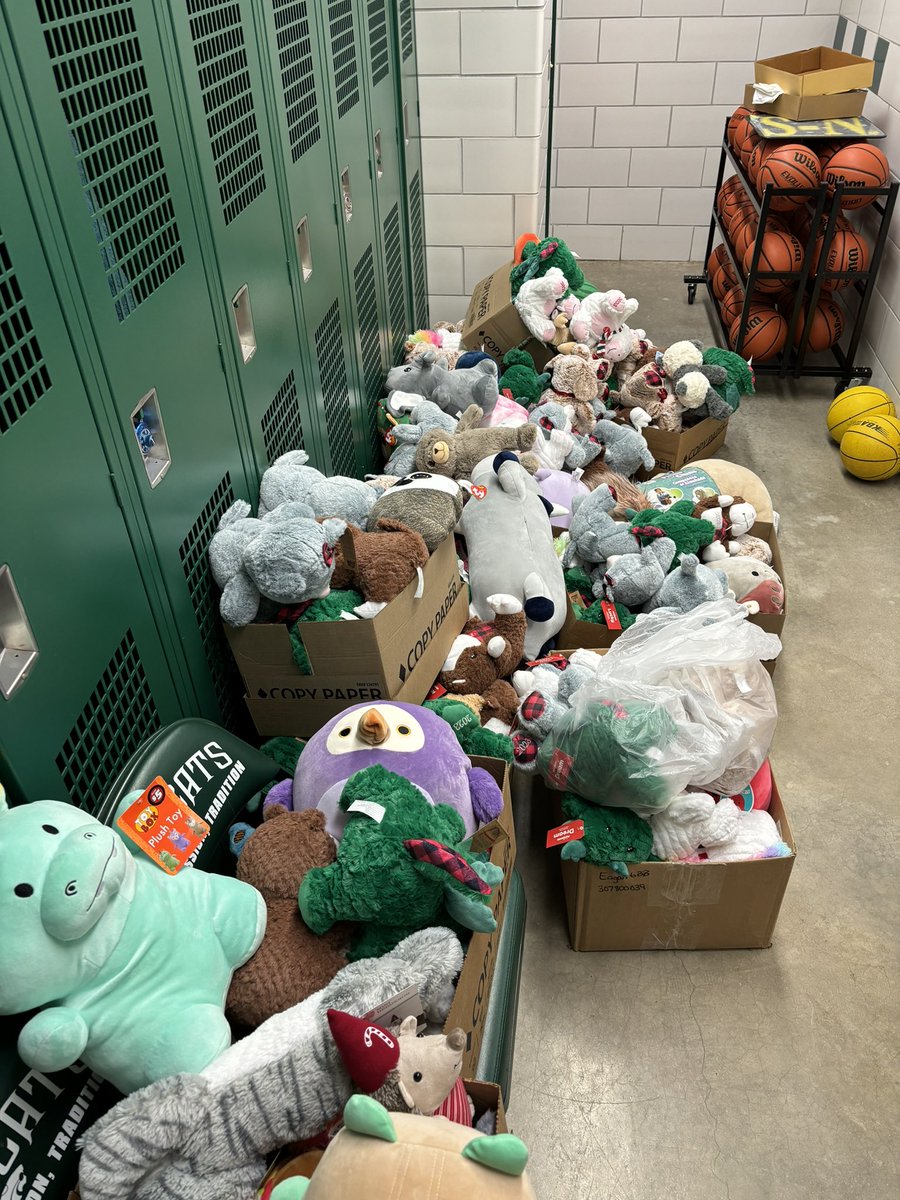 The girls basketball teams from Plainfield Central &amp; Yorkville collected over 300 stuffed animals to donate to Edward Hospital pediatrics <a href="/coachwensits/">Yorkville Girls Basketball</a> <a href="/yhsfoxes/">Yorkville Foxes</a> @kedwardhospital @MkruszWildcats <a href="/Mr_Chlebek/">PHS Wildcats</a> <a href="/PCHSBoosters/">PCHS Athletic Booster Club</a> <a href="/Coach_HeldPCHS/">Coach Held</a> <a href="/PCHSFreshGBB/">PCHS Freshmen GBB</a> <a href="/pchssuperfan/">#BGN</a> <a href="/Activities_PHS/">Wildcat Activities and Athletics</a>