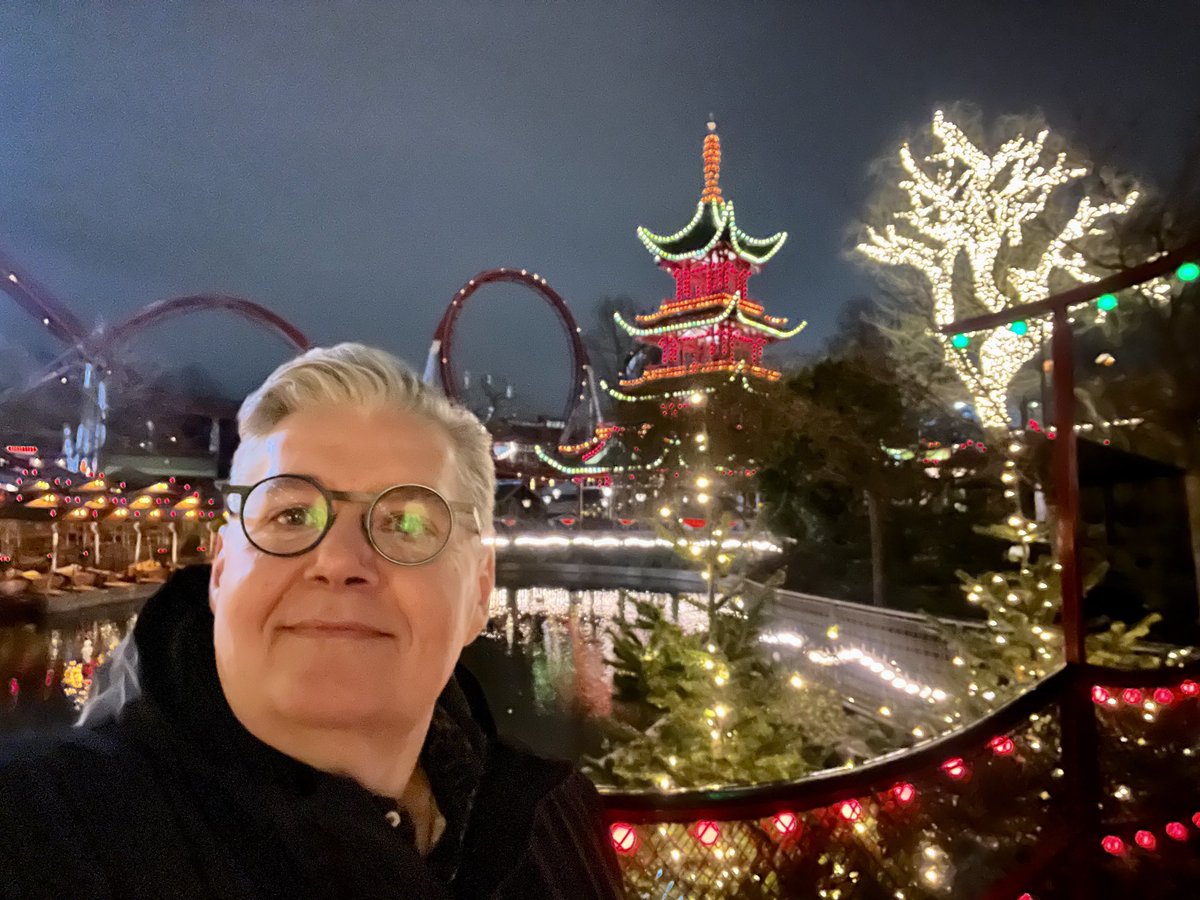 Dejlig julestemning 🎄 i Tivoli hvor jeg skal deltage i #Gomorgen og diskutere  mulighed for fravalg af genoplivning ved hjertestop. Vigtigt emne som kræver grundig information til befolkningen så man kan tage stilling på så et oplyst grundlag som muligt.