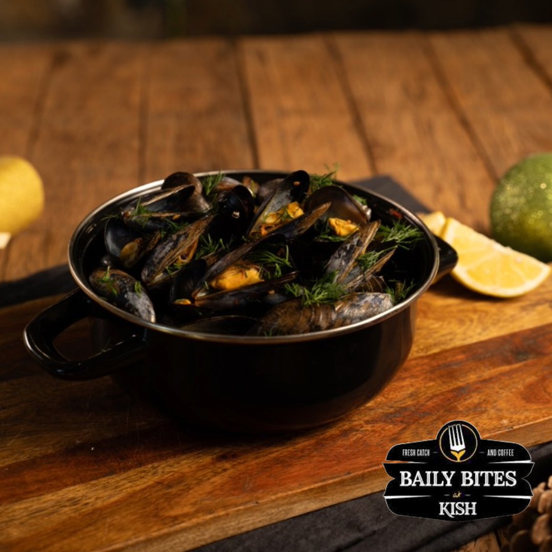 🍽️🌊🇮🇪🦪 Fresh Irish Mussels from Roaring Waters Bay at Baily Bites! 😋🔥 Our succulent mussels are served in a tantalising homemade charred chilli sauce that will leave your taste buds begging for more. 🌶️🤤 #atbailybites