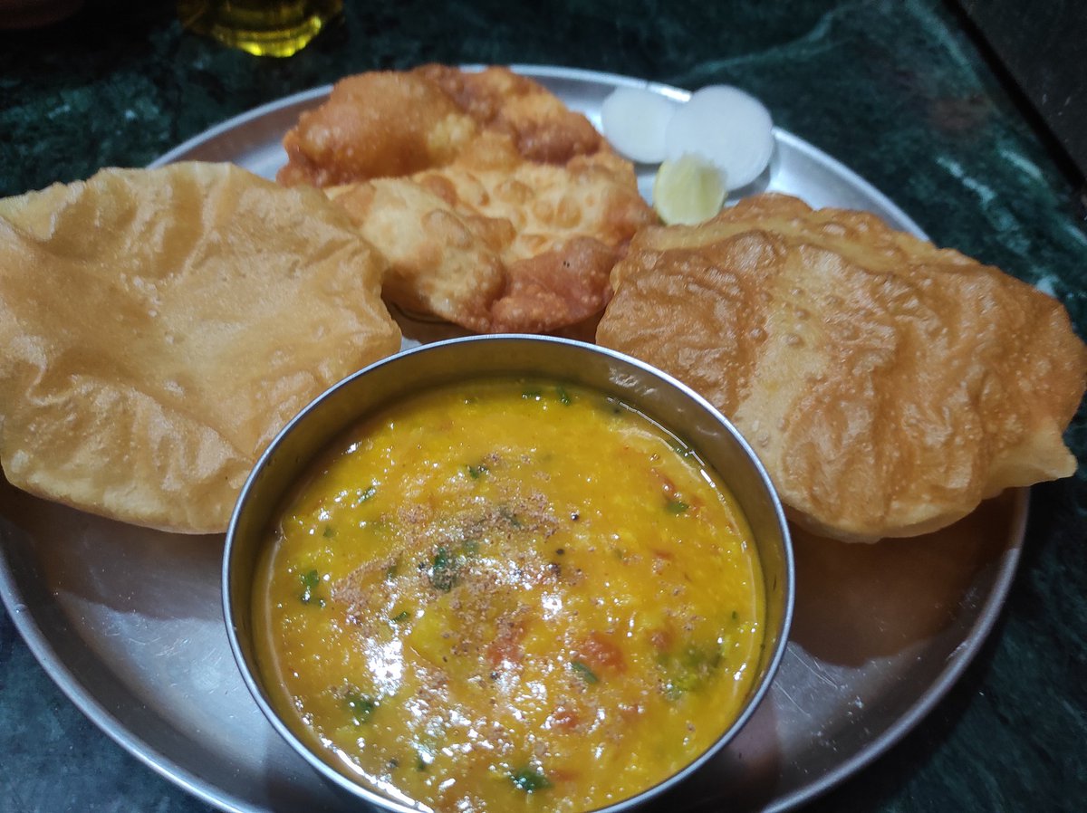 PriyaPinja30800's tweet photo. #dalpakwaan #dalpuri #dal
Dheere dheere samajhme aa raha hai mai bus sabzi banane k liye is duniya me nai ayi hu balki puri, pakwaan banane ke liye b is dharti pe ayi hu😌🙃
Maza aya aaj toh https://t.co/QPz3e3RQVk