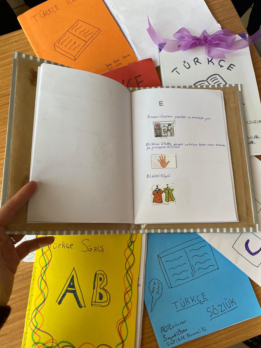 #DilimizinZenginlikleri projesi kapsamında Türkçe sözlüklerimiz hazır. 🌟🍀 Proje koordinatörlerimize teşekkür ederiz. <a href="/memsancaktepe/">Sancaktepe İlçe Millî Eğitim Müdürlüğü</a> 

<a href="/istmemkultur/">Dilimizin Zenginlikleri Projesi</a>