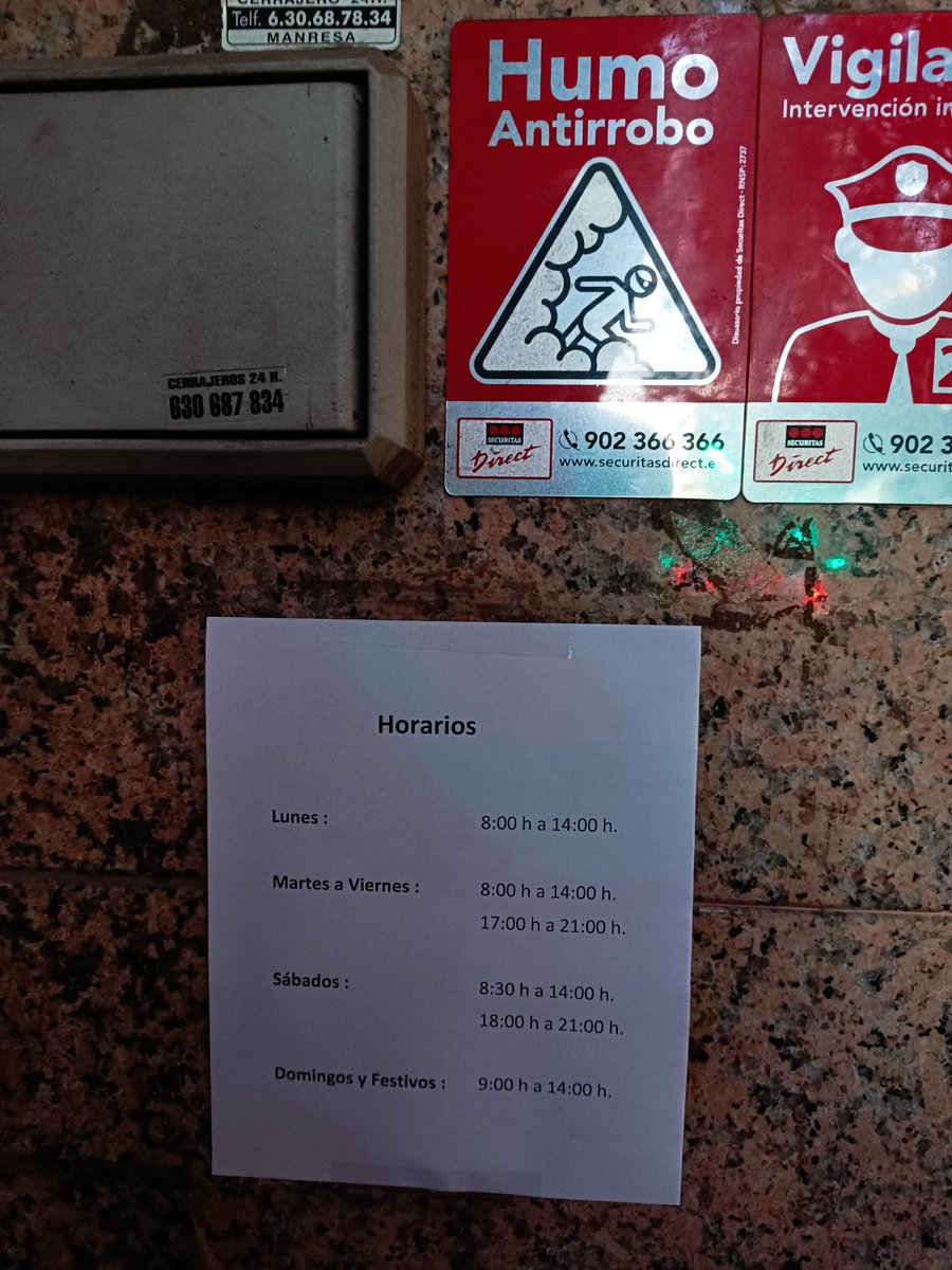 Cada vegada som més exigents amb el tema de la llengua normalitzant que es vagi deixant d'escriure en català, subtilment. Quan acabi de ser irreversible, que falta ben poc, també serà culpa de l'Escola?