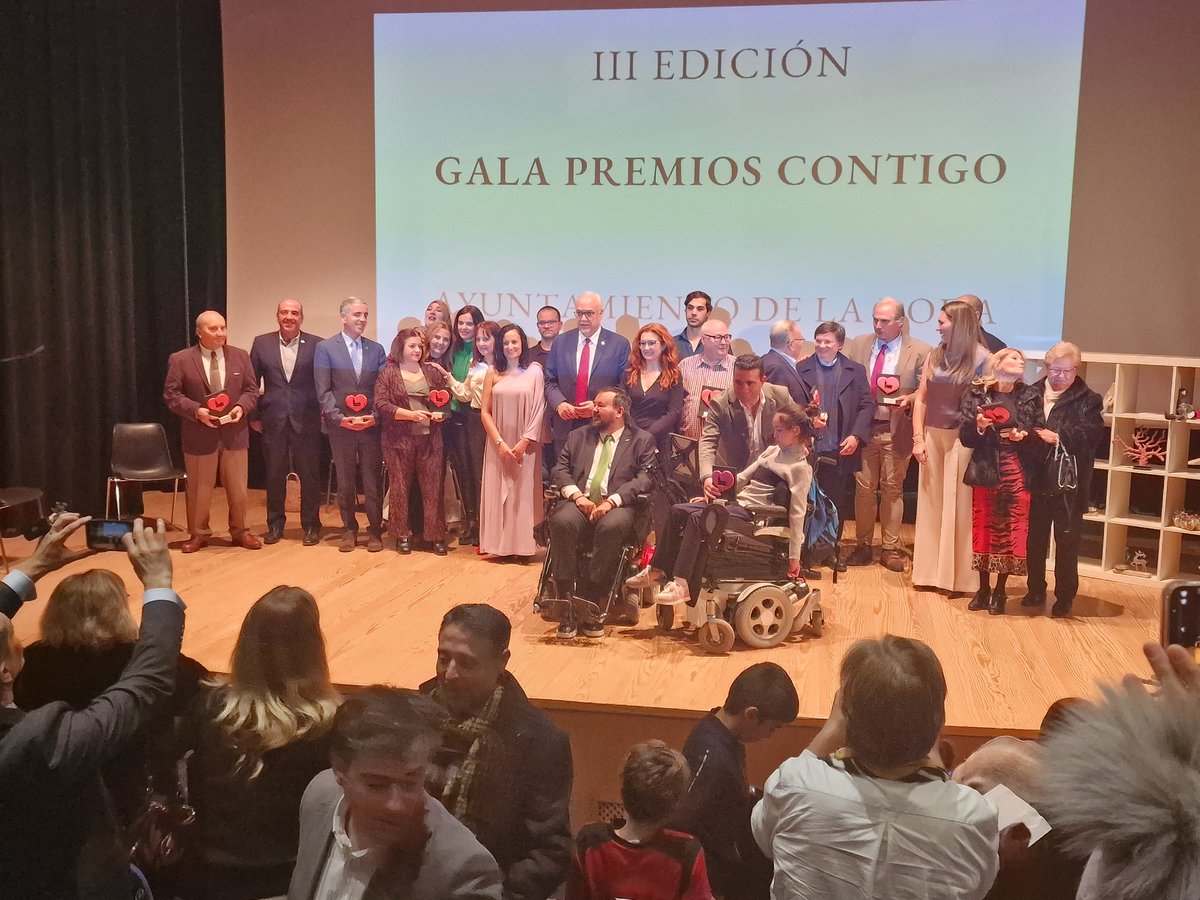 Qué gran noche la vivida ayer en la entrega de la III edición de los Premios Contigo. Llena de emociones.
Grandes, muy grandes todas las personas premiadas!! Enhorabuena a tod@s! 
Y gracias al <a href="/aytolaroda/">Ayuntamiento La Roda</a> y a <a href="/jramoresAlcalde/">JUAN RAMON AMORES</a> por esta GRAN iniciativa.