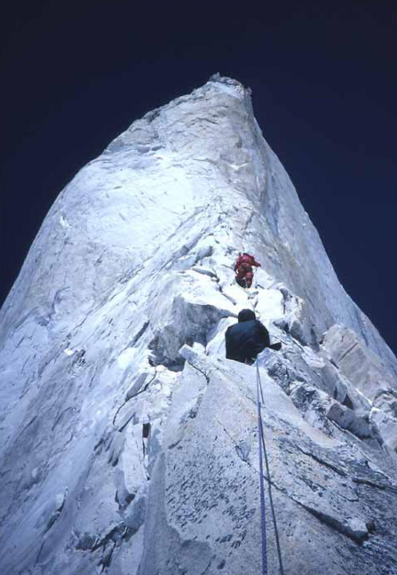 KahlurIndia's tweet photo. Brigitte Muir (above, in red) and Graeme Hill climbing below the prow on a new route on the west ridge, Shivling, India, 1986.
#themountainsofIndia #MountShivling #kahluradventures https://t.co/C99J208Hzs