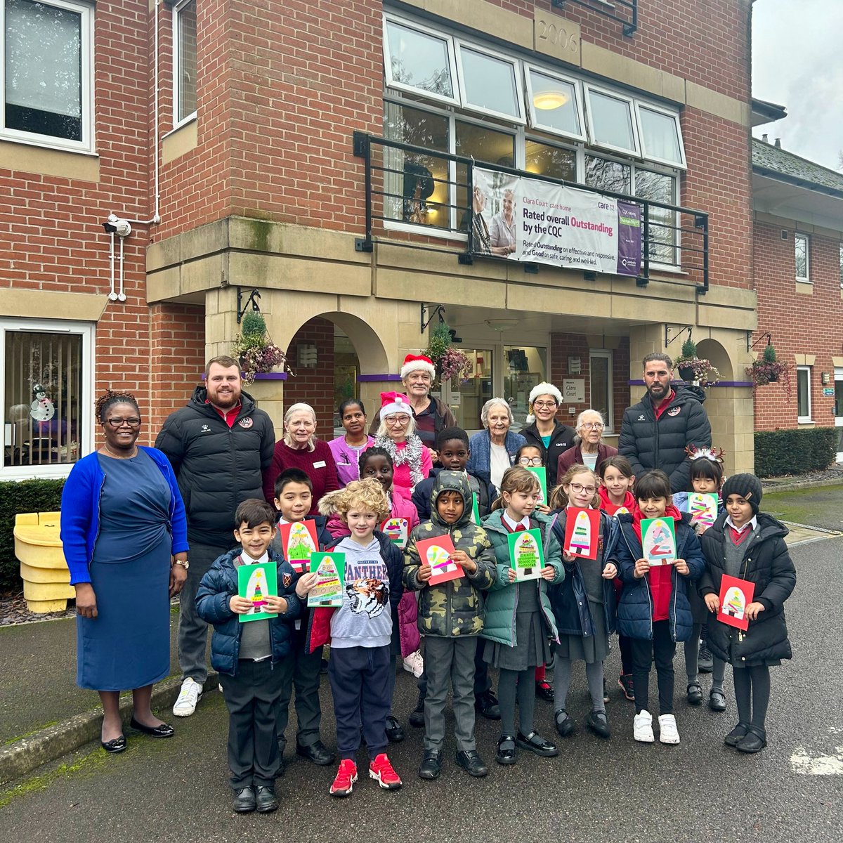🎄Maidenhead United in the Community visited Clara Court Care Home in Maidenhead earlier today to sing Christmas carols and deliver cards to the residents. This is all part of our Social Action Project, working to tackle loneliness in our community.
