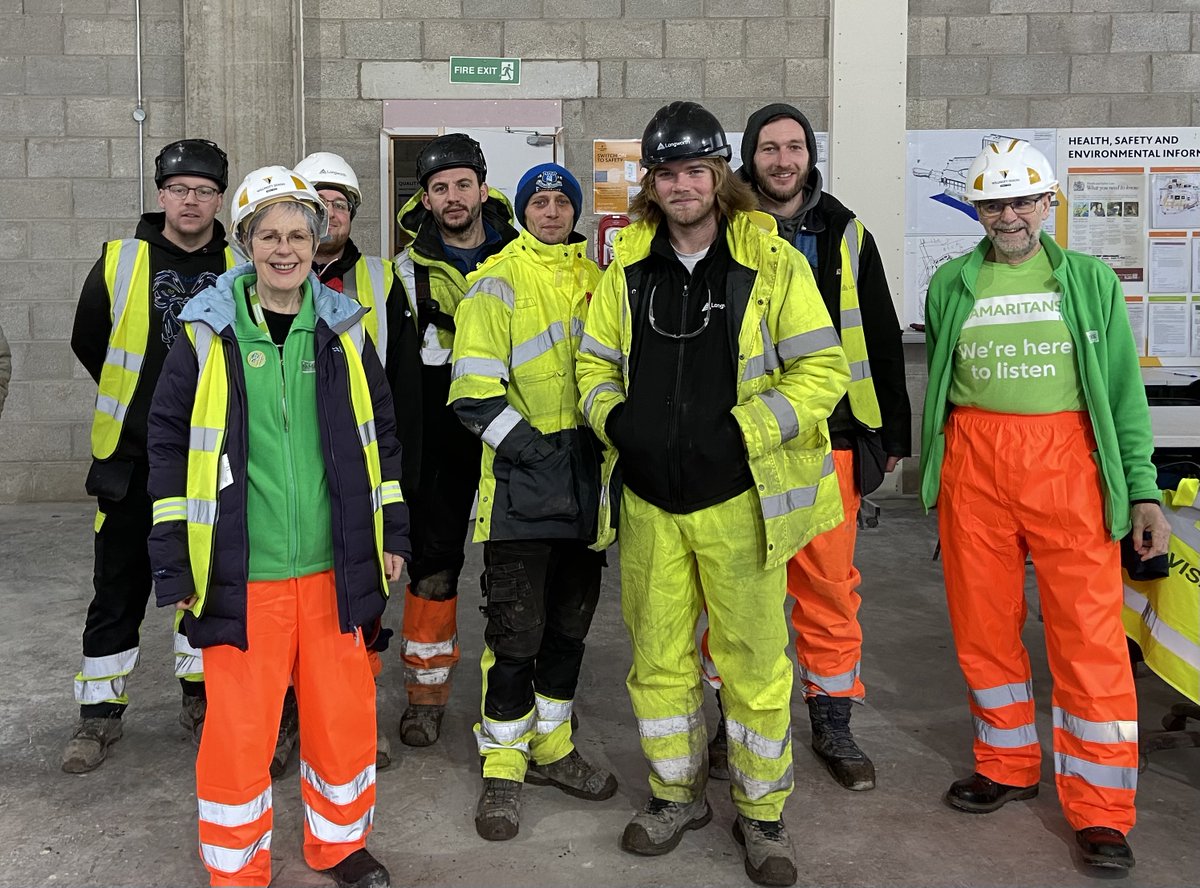 Our volunteers out today talking to workers at the @WillmottDixon #stockportinterchange site. We were telling #constructionworkers about our 24/7 free phone line.