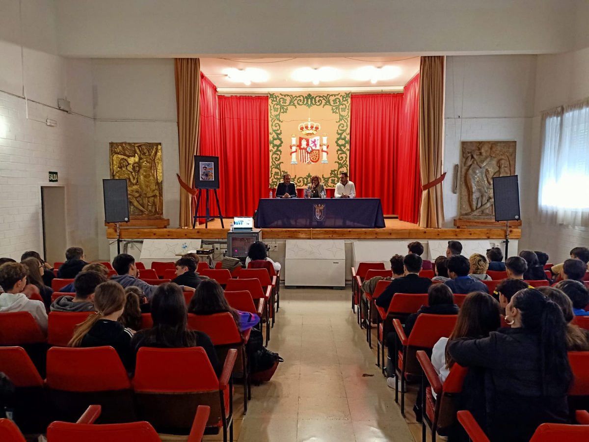 Nando_Lopez_'s tweet photo. Aún con resaca emocional de lo vivido esta semana en Granada, Jaén, Córdoba y Sevilla 🥹
Gracias a cada centro, a docentes y estudiantes, a quienes han compartido historias y reflexiones que traigo conmigo y a todo el equipo de @Literatura_SM en Andalucía por cuidarme tanto ❤️‍🩹 https://t.co/oOJuy1KptP