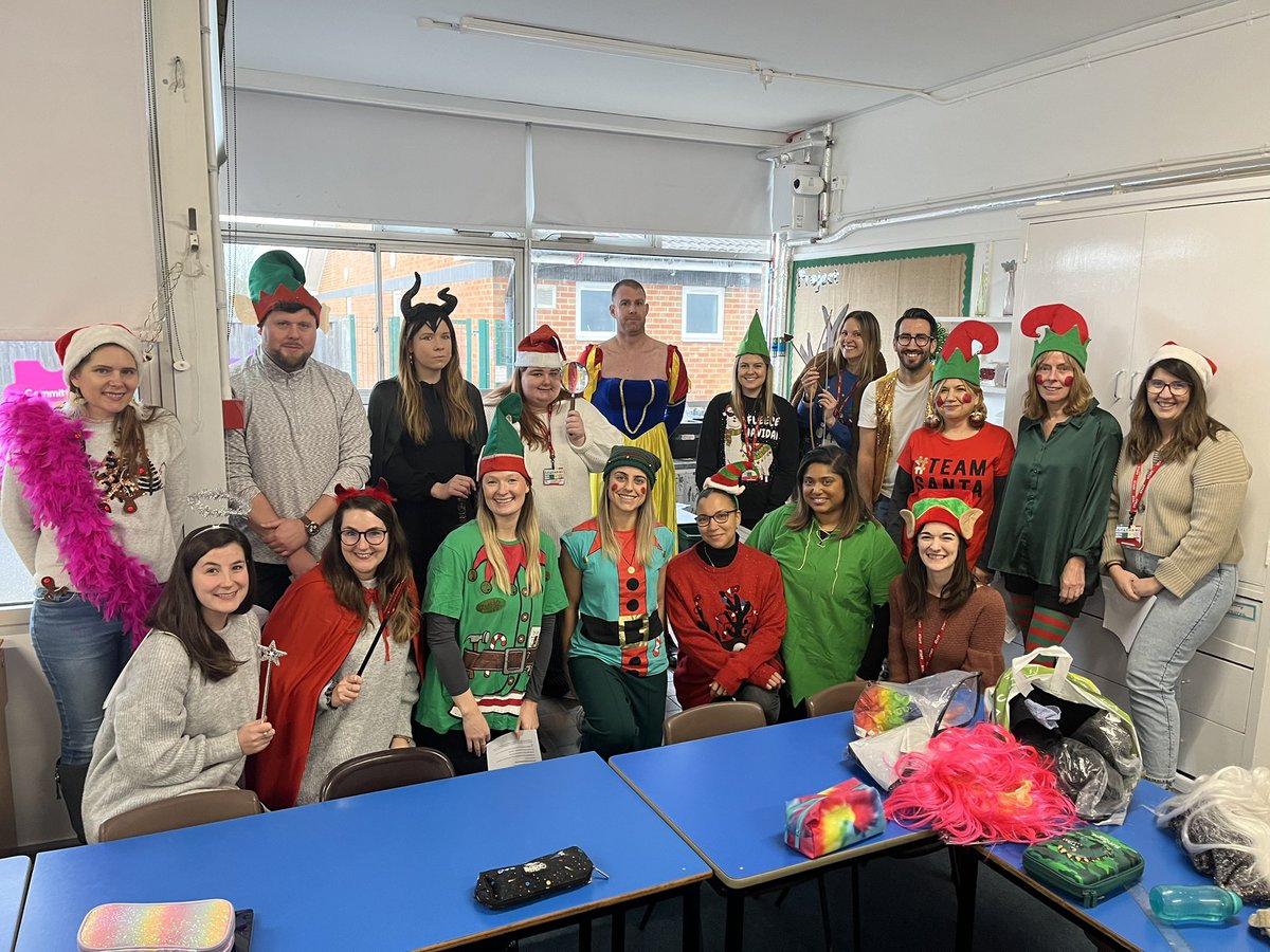 ⭐️ And this morning, the staff ‘wowed’ with their annual staff pantomime!