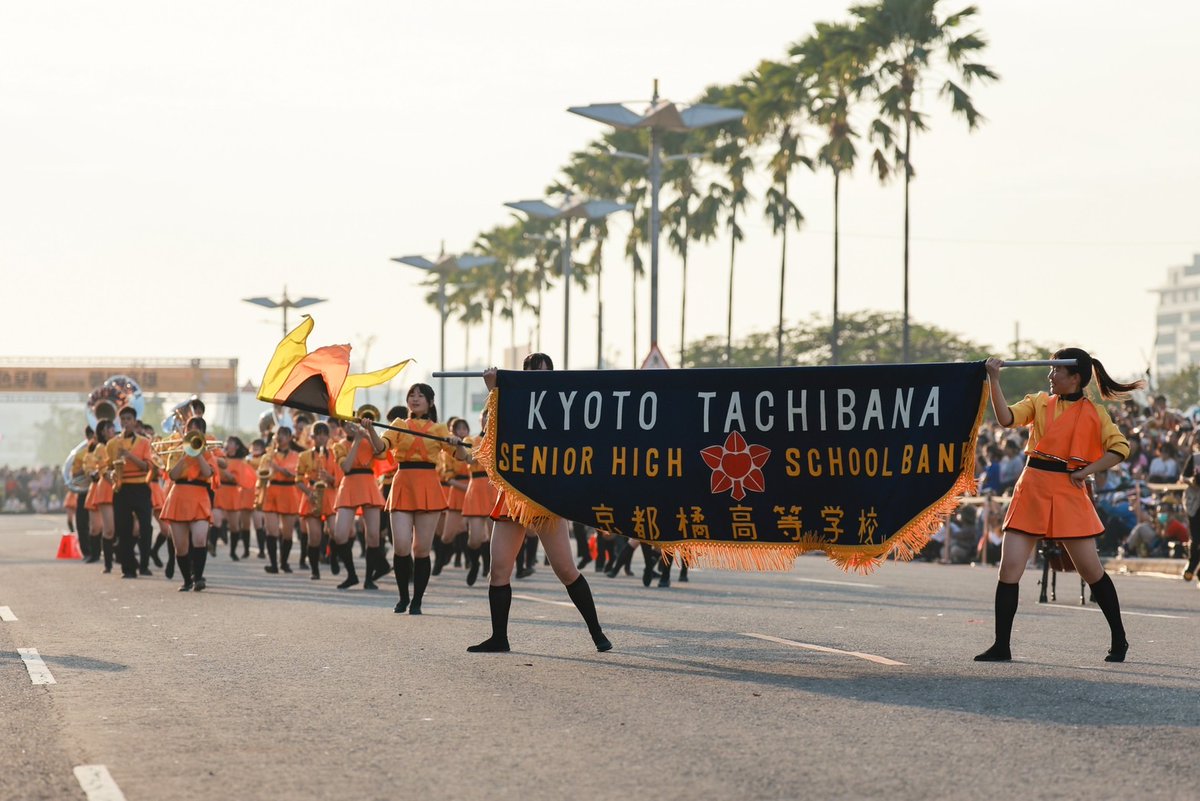 12/10の京都橘高校の高雄でのパフォーマンスには、約8万5千人が集まり、兼城裕顧問も「かつてない歓声だった」と語ってくれました。オレンジの悪魔の皆さんの笑顔と見事なパフォーマンスは、市民の心に刻まれています。
感動をありがとうございます。またお会いできることを楽しみにしています！