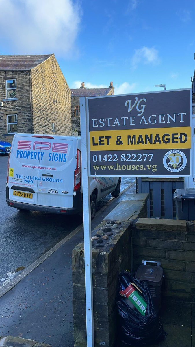 Hello Friday! @VG @Home_and_Manor @ButcherRez @WhitegatesHalif #newboards #sold #letandmanagedby #propertyladder #movinghouse