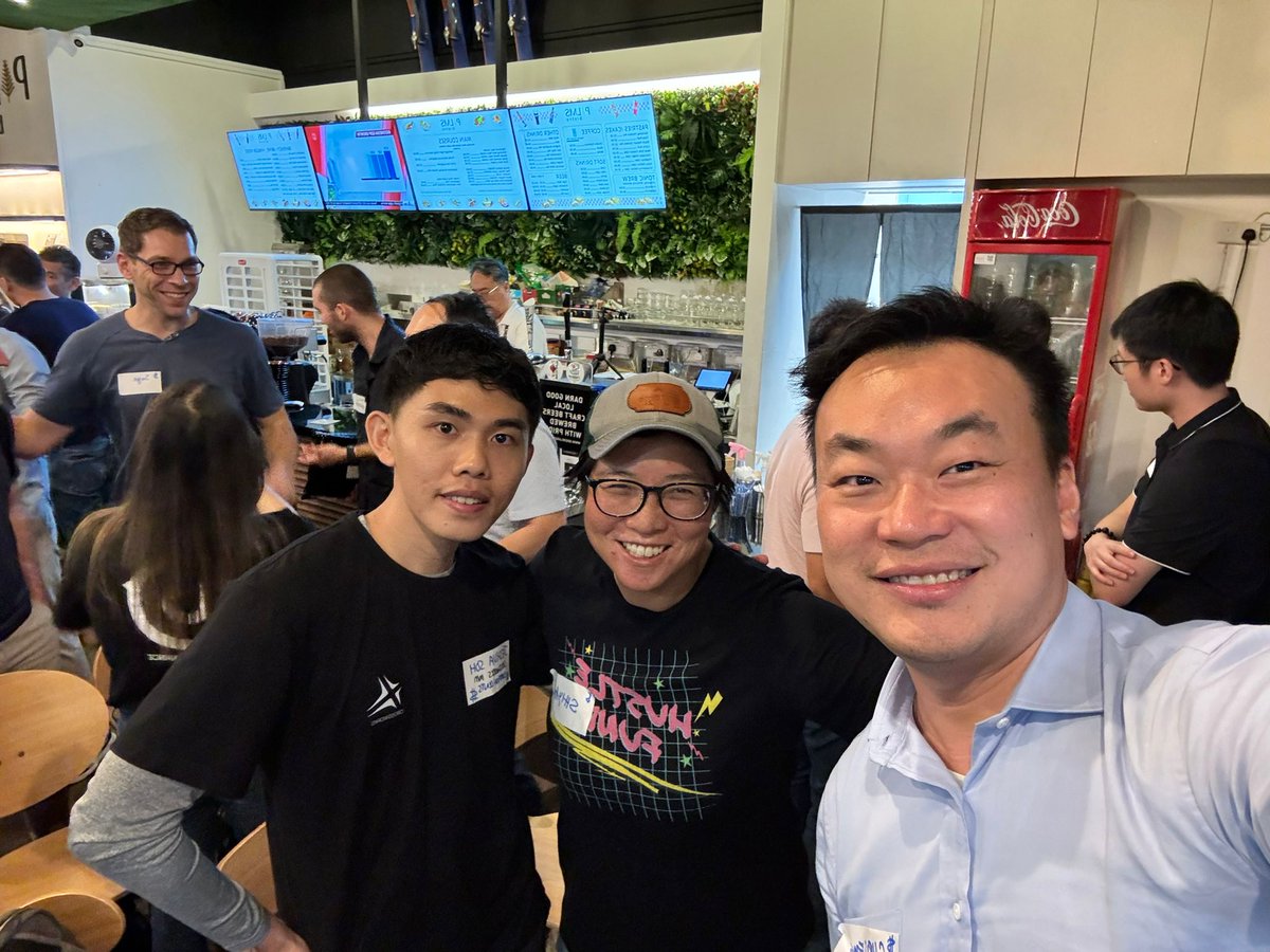 ChristopherFong's tweet image. Thank you @shiyankoh for being an investor panelist for the startup pitch night that @Jeshuasoh organized! We are thankful for your help sharing feedback with 🇸🇬 startups! Looking forward to doing more together! key.ai/rya4o0nm #startups #pitchnight #investors #singapore