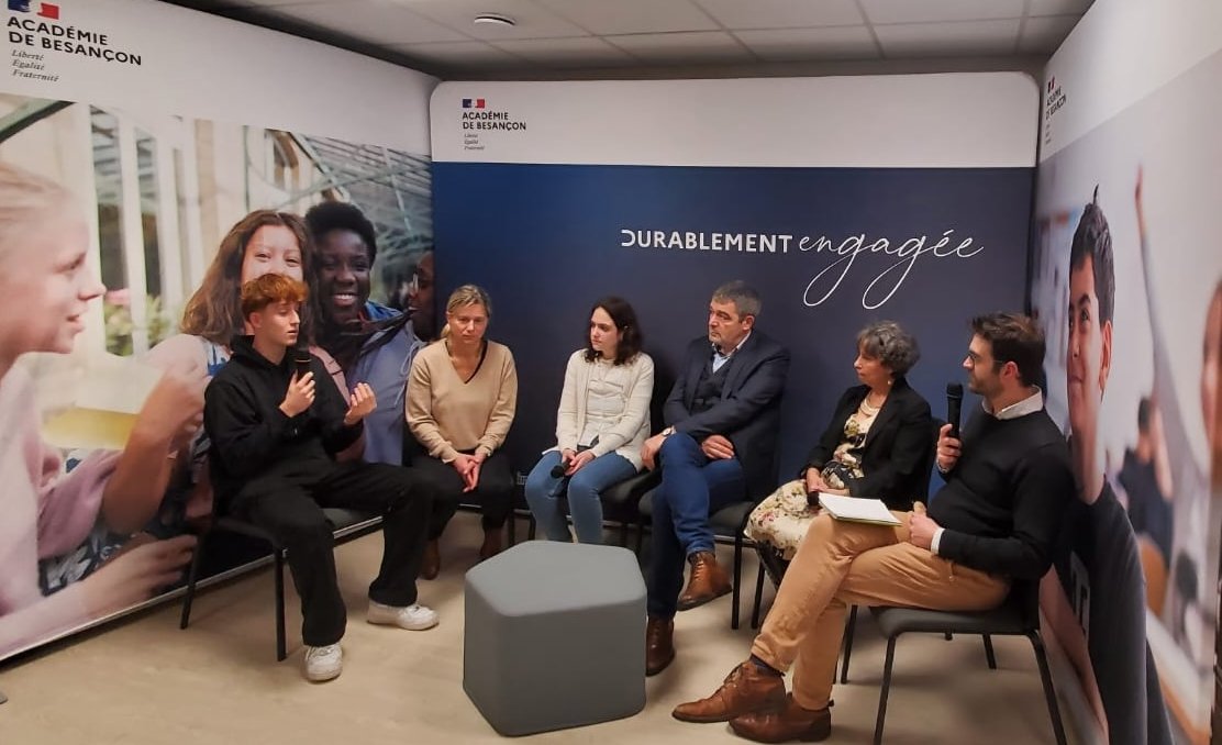 [Table ronde] MERCI ! 😍 Vous avez été plus de 260 personnes à suivre notre live hier soir, dédié à l'éducation aux médias et à l'information ! Vous l'avez manqué ? retrouvez le replay juste ici 👉 youtube.com/live/KVUZibCLZ…