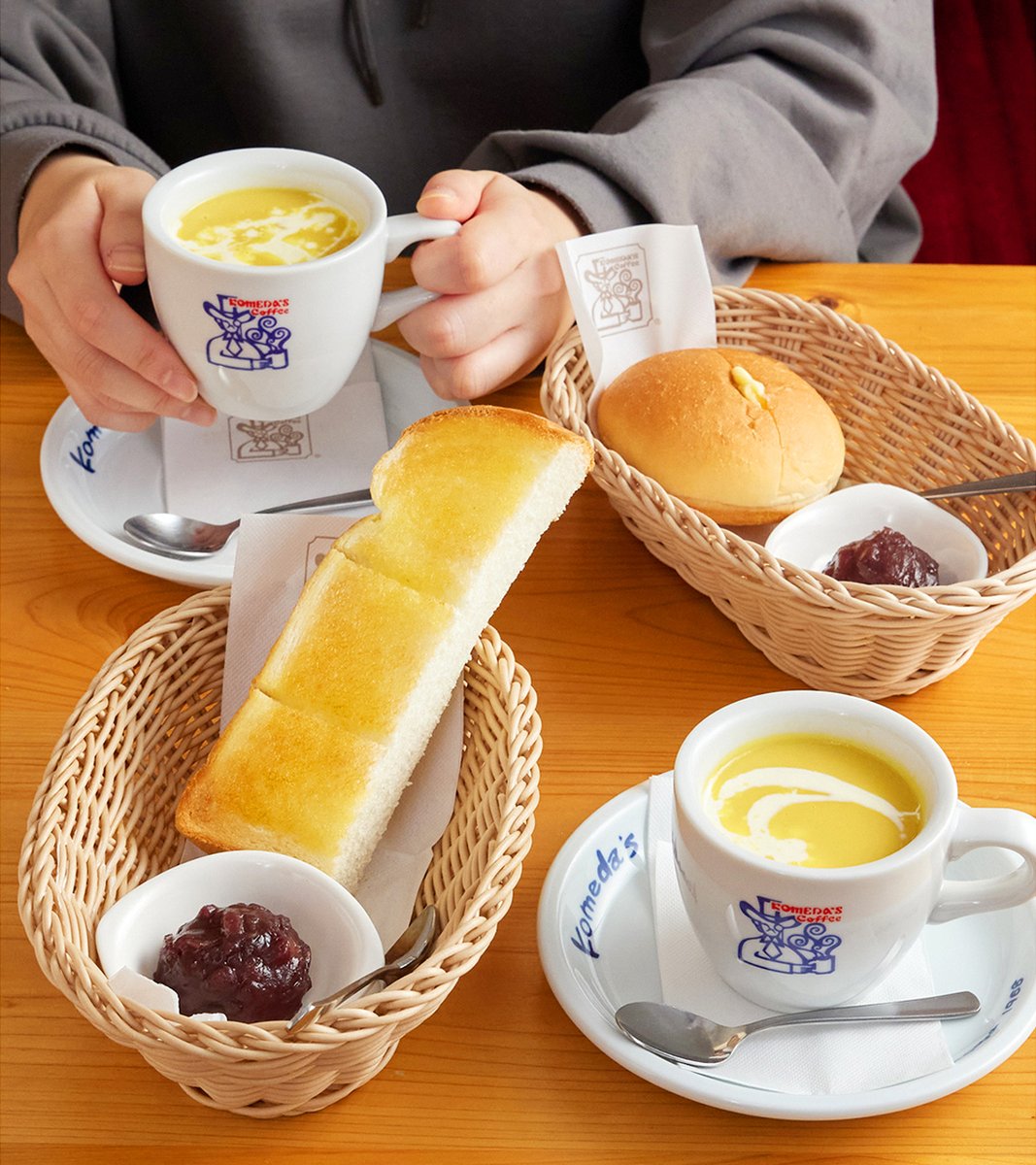 KomedaOfficial's tweet image. ║ スタッフのおすすめ ║
12月22日はスープの日🥄
実はモーニングサービスのドリンクとして、
コーンスープを頼めることはご存知でしょうか🌽
コメダ珈琲店こだわりのトーストを
コーンスープに浸して食べるのがおすすめです😋
#コメダ #スープの日