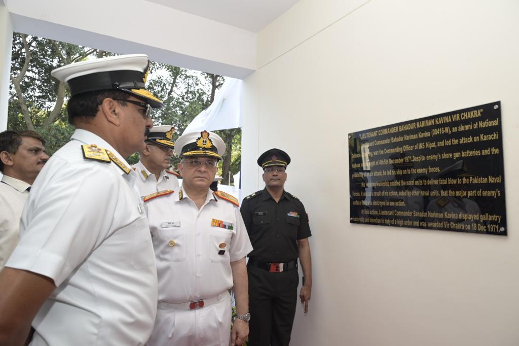 VAdm Dinesh K Tripathi, #FOCINC #WNC inaugurated 126 dwelling units at #INHSAsvini named ‘KAVINA’ in memory of Late Lt Cdr Bahadur Nariman Kavina, Vir Chakra on 14 Dec. @DefenceMinIndia @AjaybhattBJP4UK @SpokespersonMoD @Indiannavy @IndiannavyMedia @DefPROMumbai