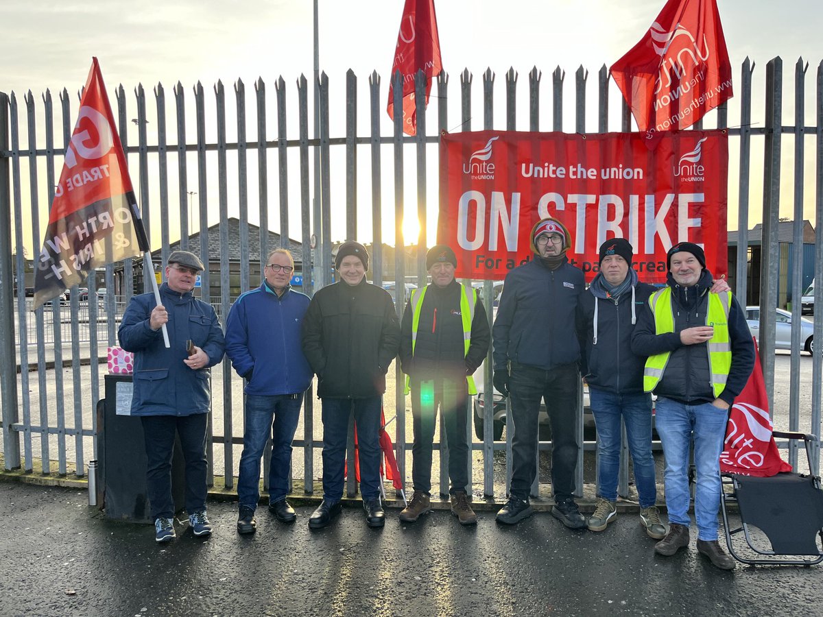Striking Translink workers from both ⁦<a href="/unitetheunion/">Unite the union: join a union</a>⁩ and ⁦@GMB_union_NWI⁩ at Dungannon bus station. Workers standing together to win a cost of living pay increase.
