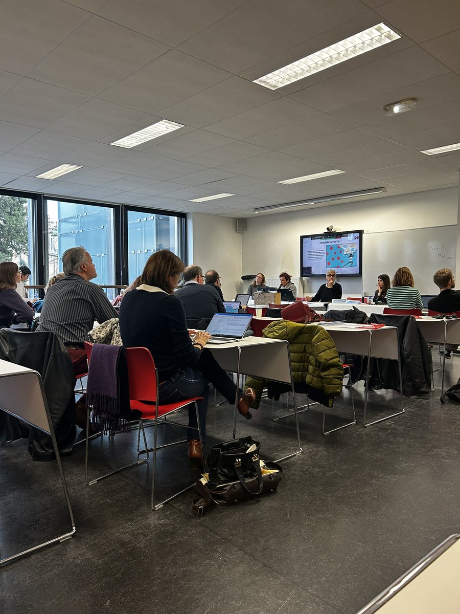C’est parti pour la deuxième journée du colloque #obcast, avec des interventions très interessantes autour du #podcast natif 👌🏻🎤 #carism