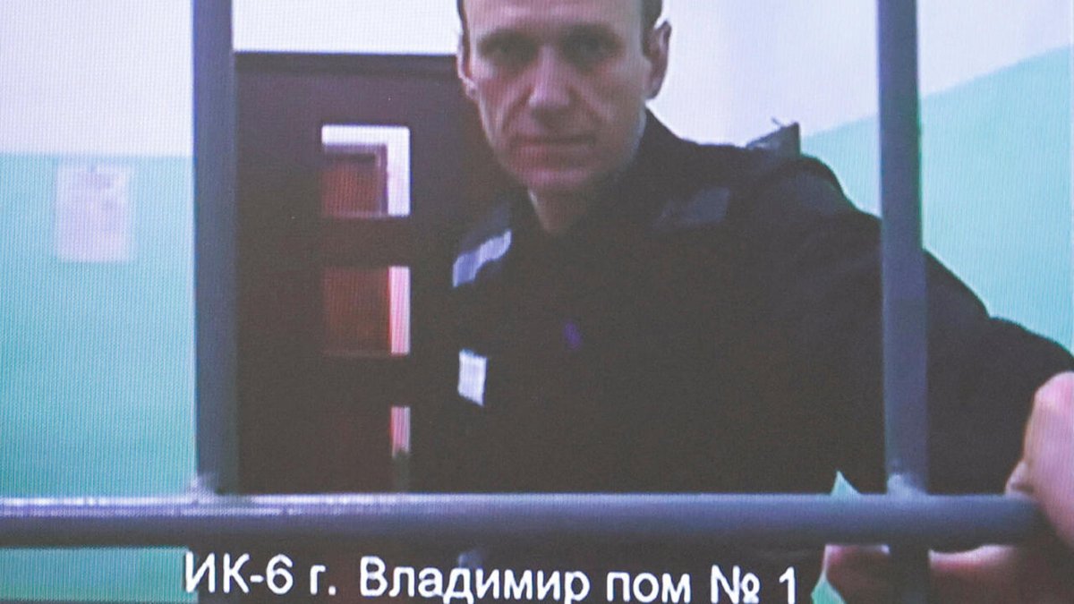 ФСИН сообщила, что Навальный «убыл за пределы Владимирской области». Связи с политиком нет уже 10 дней rfi.my/ABLa.x