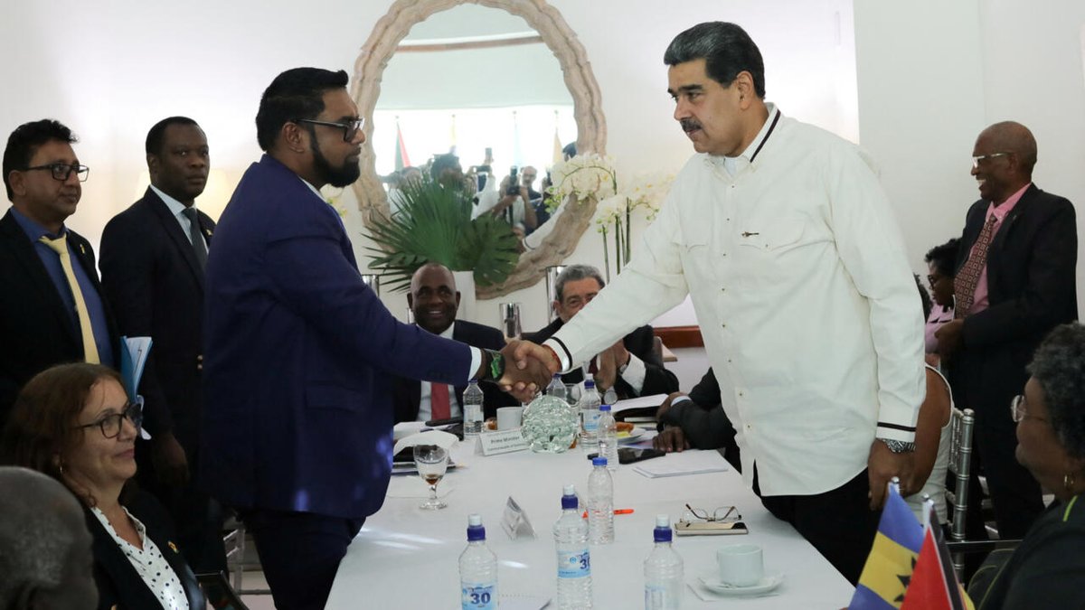 Эссекибо: президенты Венесуэлы и Гайаны договорились воздерживаться от применения силы rfi.my/ABLp.x