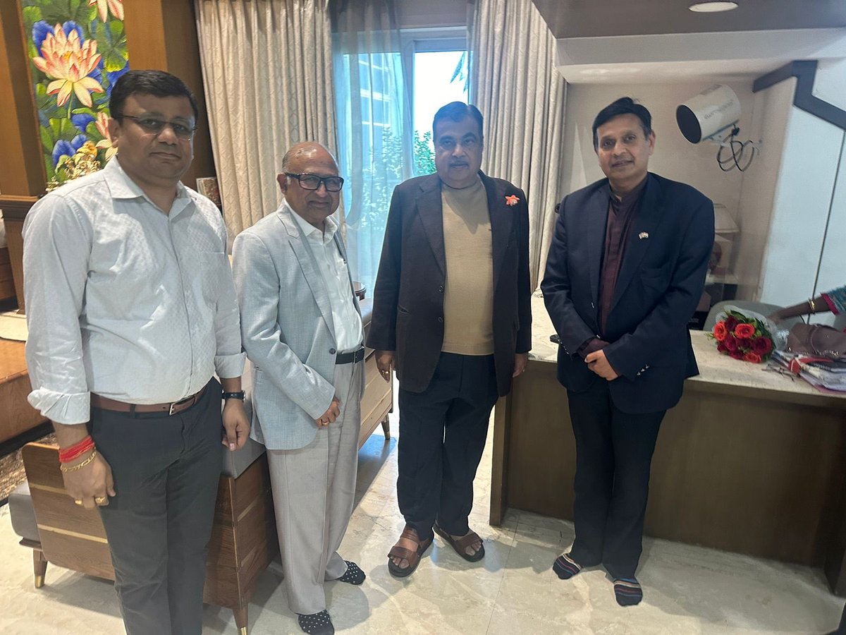 ⁦@BapioTA⁩ team met Hon’ble Mr Gadkariji, Union Minister of India to discuss how Indo U.K. alliance can contribute in reducing mortality due to RTA ⁦@JoistonPereira⁩ ⁦@chandruiyer⁩ ⁦@BAPIOUK⁩ ⁦@HCI_London⁩ ⁦@CGI_Bghm⁩ ⁦@RuchiGhanashyam⁩