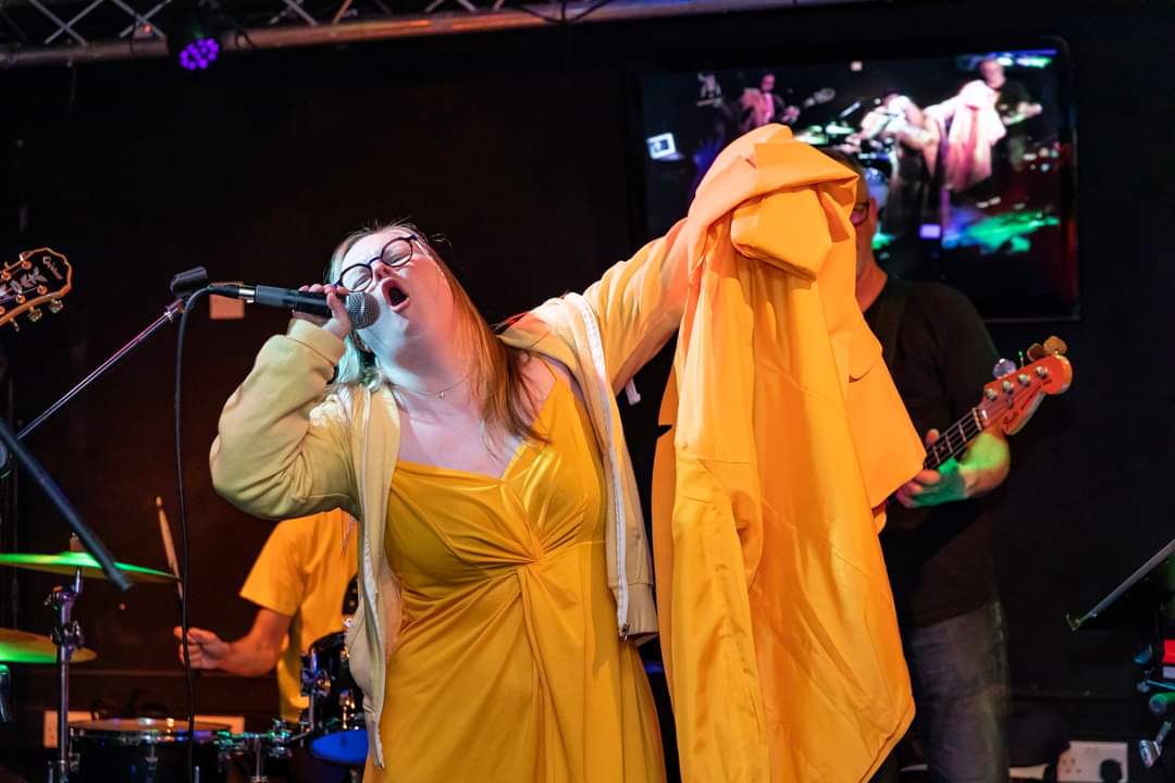 electricbrolly's tweet image. 🌲 It's our Christmas Open Mic next Tuesday! 🌲

Come and join us at a special festive venue, @PumpHouseCentre on Tuesday 19 December from 7-10pm as we celebrate Christmas in style!