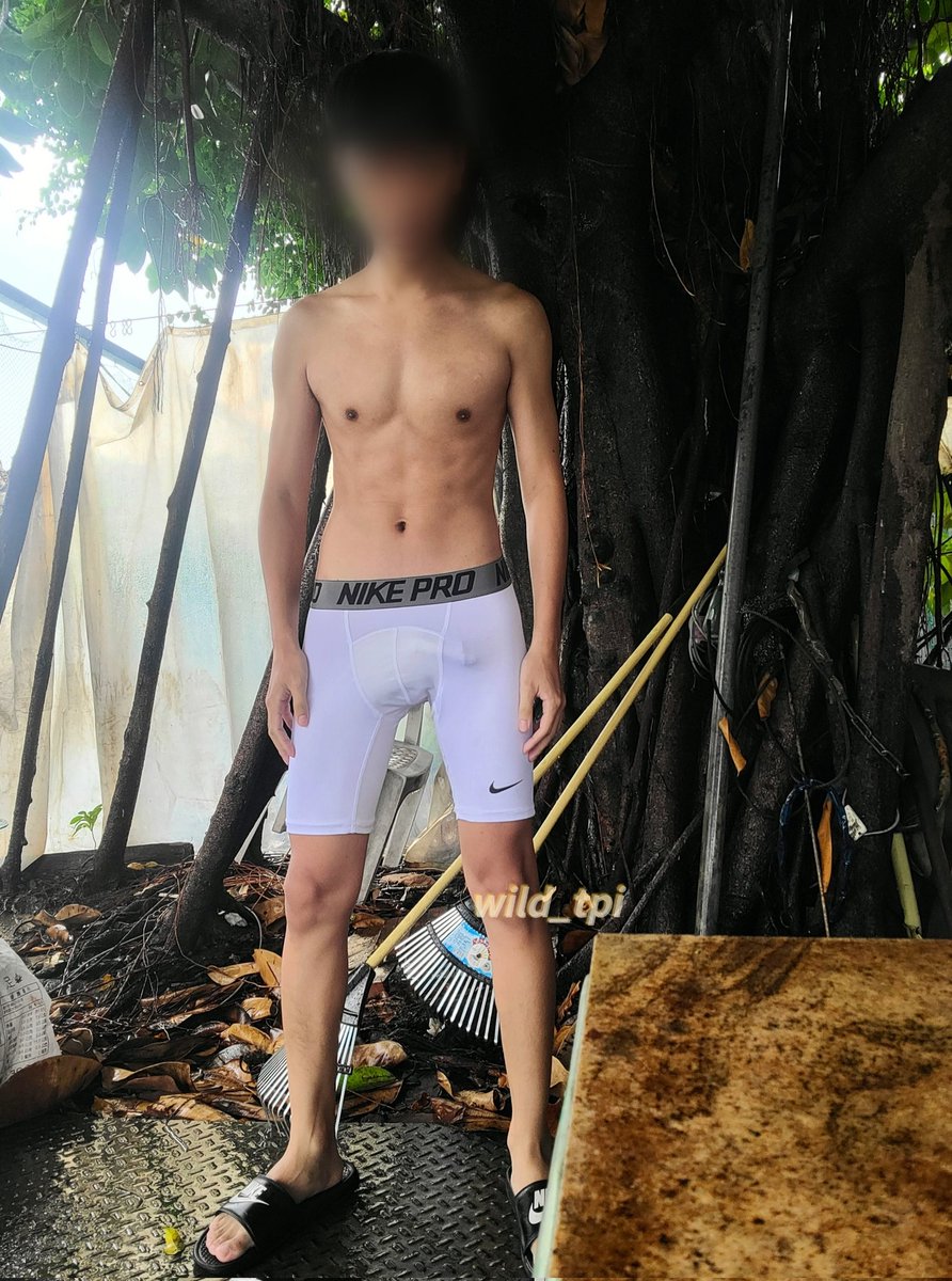 是因為都用右手尻
所以左偏？？
話說龜頭形狀也太明顯