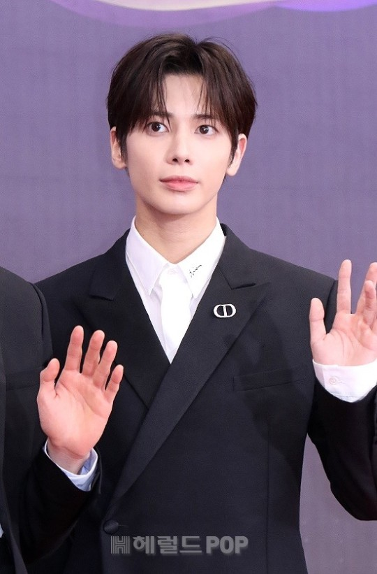 GBYaZn8agAESc6o?format=png&name=900x900