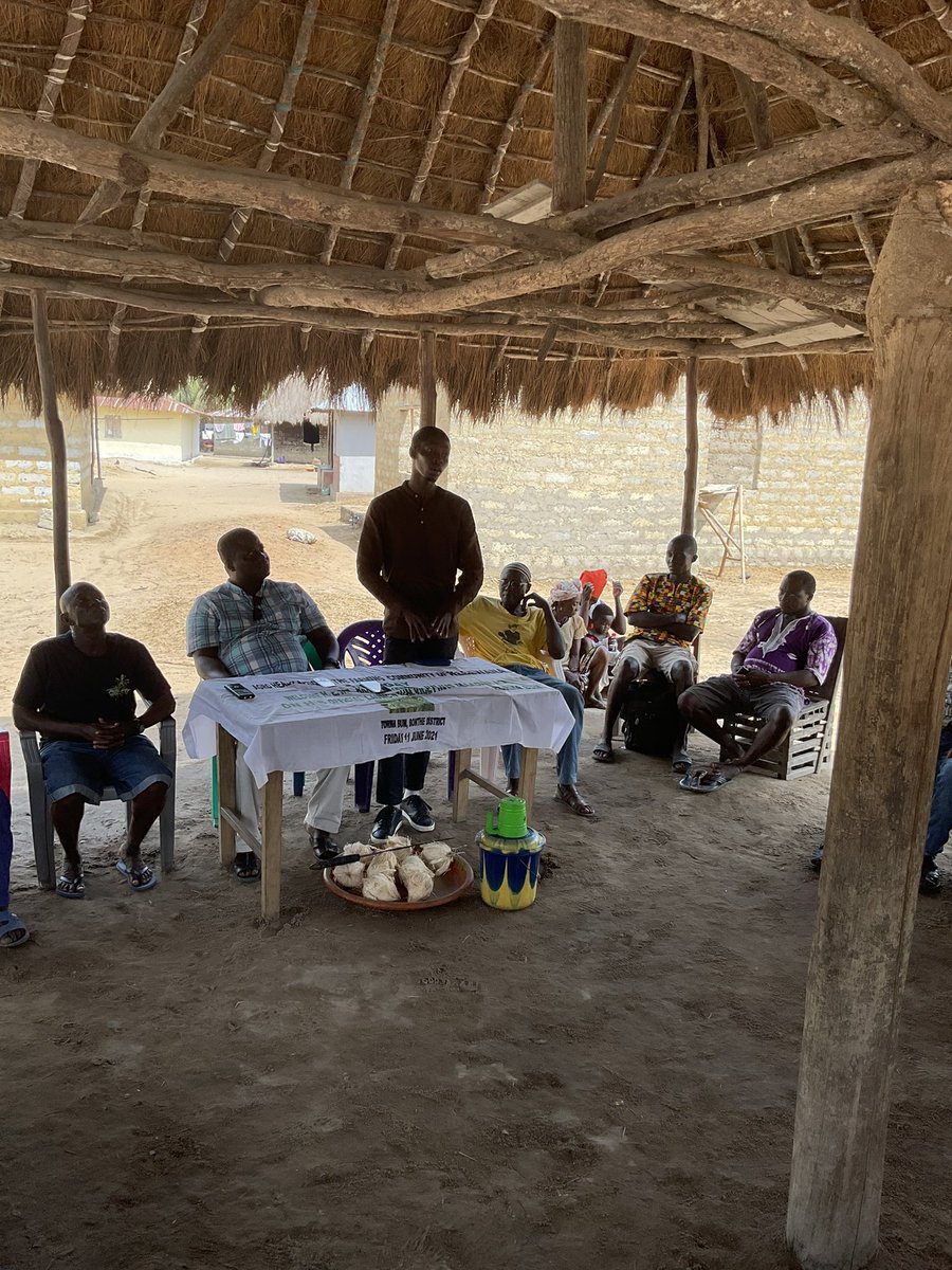 aadumbuya's tweet photo. Our farmers are the guardians of our land, and together, we're sowing seeds of positive change. 🌱💡 The meetings aim at fostering inclusivity and knowledge hence building a sustainable future. Let’s cultivate not just crops, but a community that thrives on economic growth.
#GHAL https://t.co/OHRINVU32x