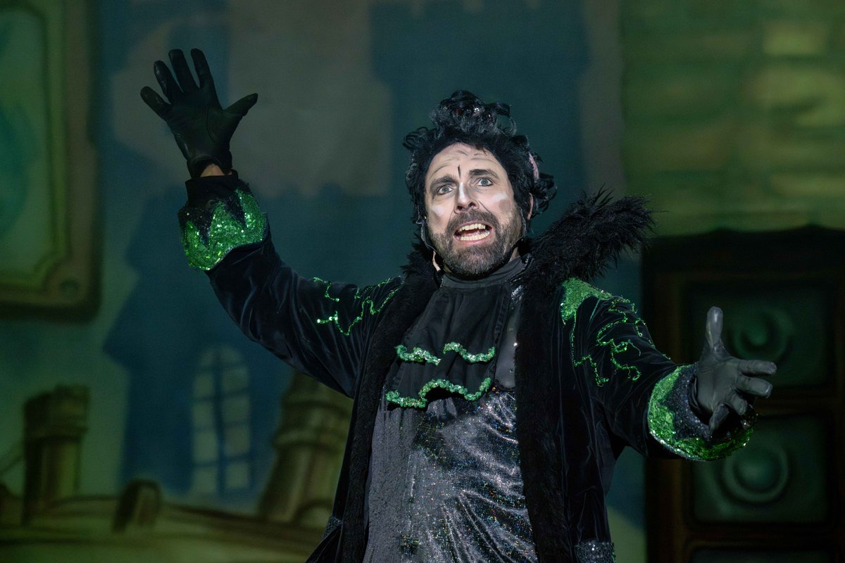 Alive Corn Exchange Theatre & Cinema (@klcornexchange) on Twitter photo Happy #PANTODAY this year we are celebrating #panto animals #TheYearOfTheAnimal and we have the fabulous Daisy and <a href="/AndrewPiperUK/">Andrew Piper</a> as The Cat and King Rat. We love them both 😍 #theatre #kingslynn #pantomime #liveshow #christmas Happy #PANTODAY this year we are celebrating #panto animals #TheYearOfTheAnimal and we have the fabulous Daisy and <a href="/AndrewPiperUK/">Andrew Piper</a> as The Cat and King Rat. We love them both 😍 #theatre #kingslynn #pantomime #liveshow #christmas