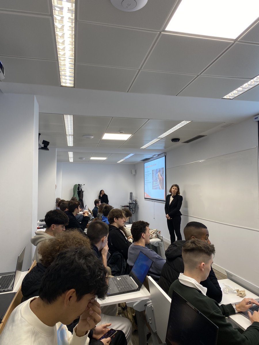 📍INTERNATIONAL EDUCATION WEEK📍

Tras dos intensos días de ponencias podemos decir que las jornadas han sido un éxito y que nuestros alumnos se han acercado a una visión más global de su futuro.

Por último, dar las gracias a los centros que han colaborado con #MSMK