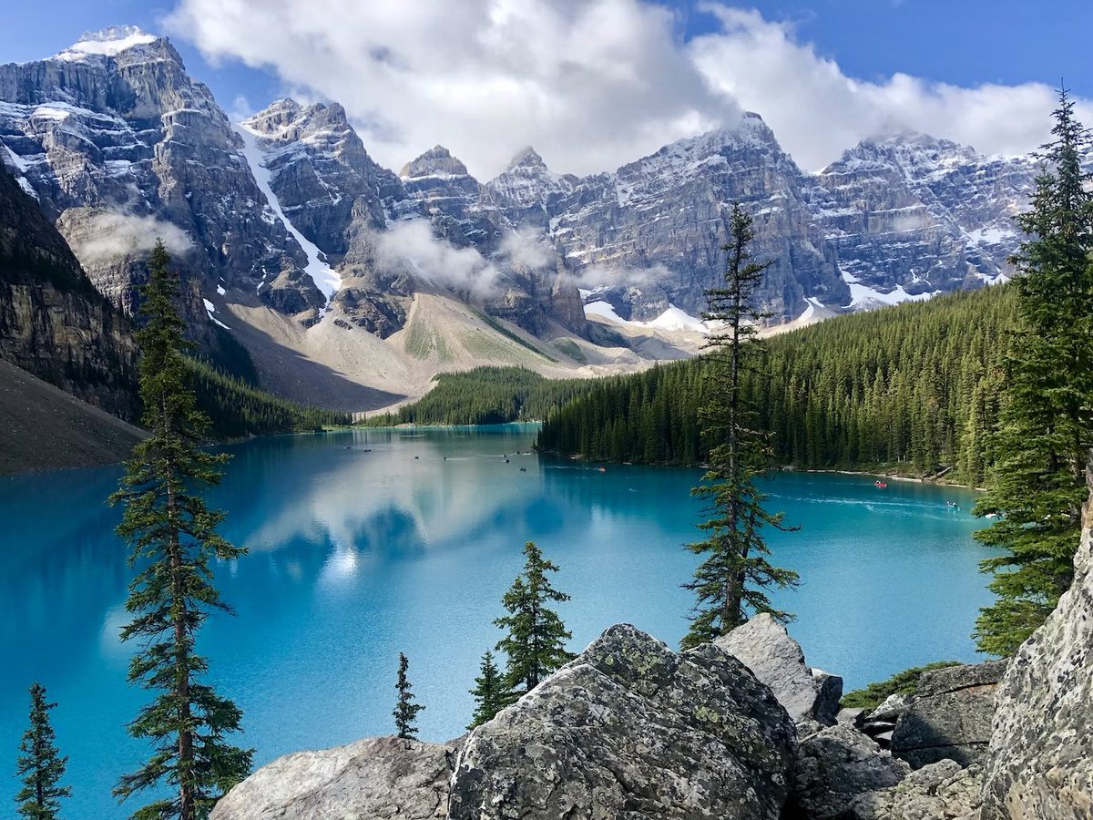 Immersed in the heart of Banff National Park, Moraine Lake captivates with its azure blue waters and majestic surroundings. 

Nestled in the Valley of the Ten Peaks, it’s a paradise for nature lovers. 

#MoraineLake 
#NatureLovers 
#photograghy 

Photo: David McLenachan