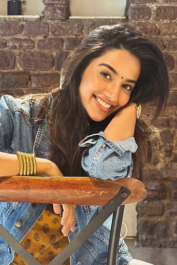 GBYhcjza8AA6Vhh?format=jpg&name=900x900