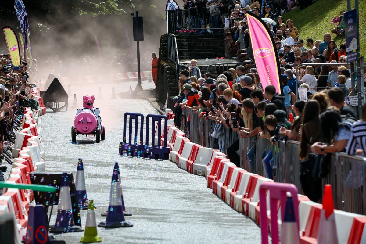 🏎 @KrazyRaces is coming to Lincoln 2024! This free-to-attend event (supported by @Lincoln_BIG) promises a spectacle like no other, featuring wild and zany races, complete with chicanes, obstacles, and plenty of surprises... Read more: lincs-chamber.co.uk/krazy-races-so…