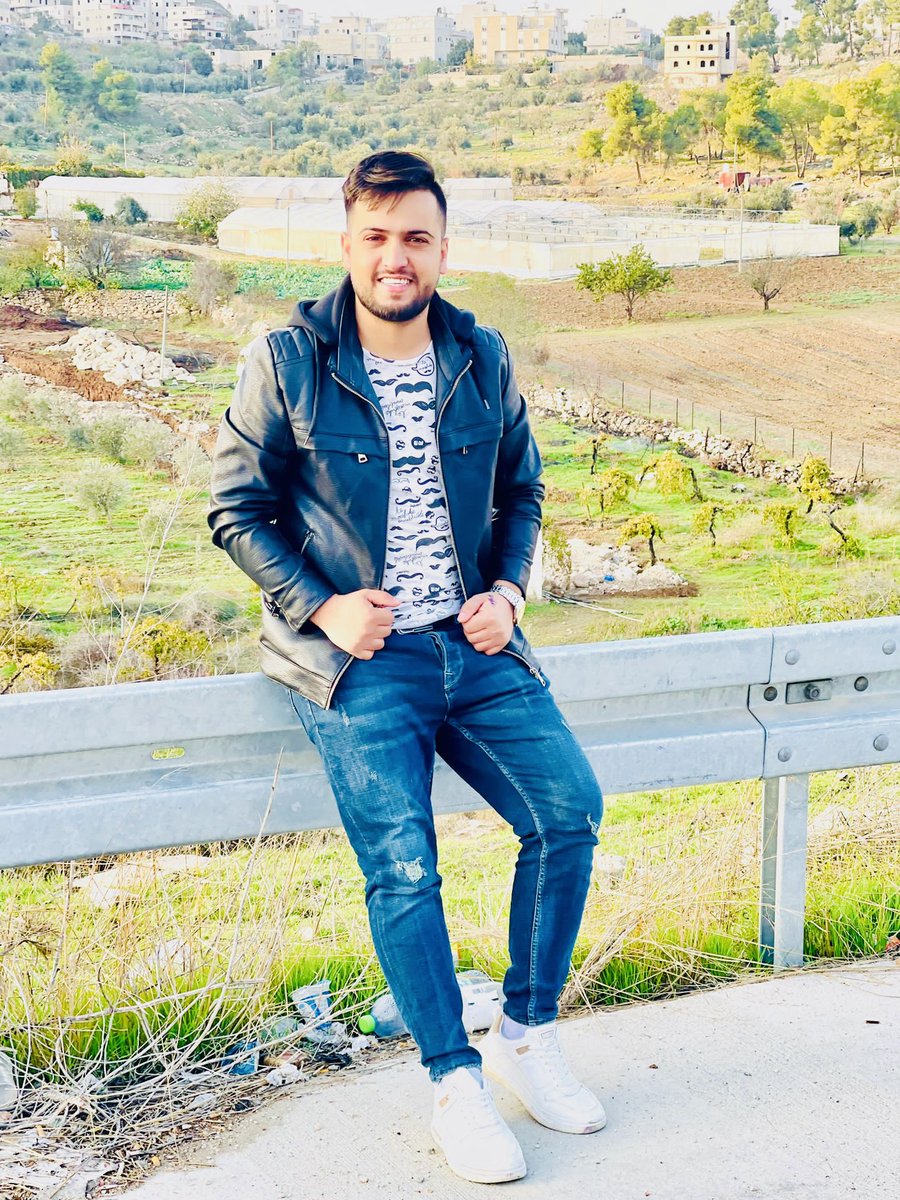 ••
لا أحد منّا يعرف طريقة يتجاوز بها الأيام السيئة، لكنّنا ننجو بلطف الله..♥️✨
