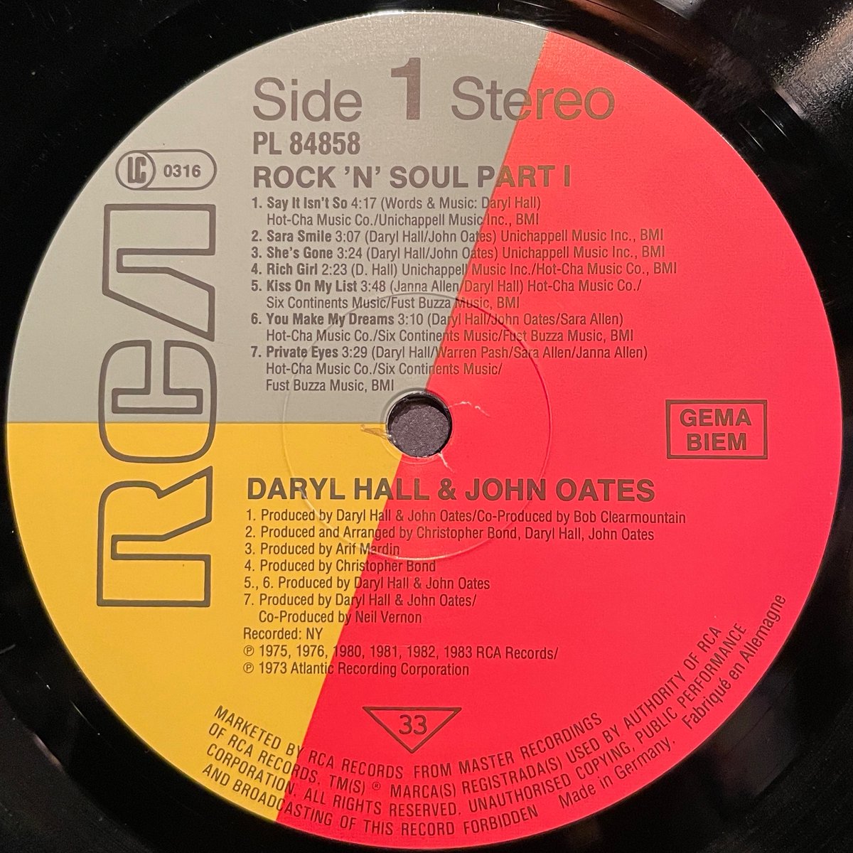 ほなLPいこか
DARYL HALL & JOHN OATES / ROCK ’N SOUL PART 1 [’83 RCA --- PL 84858]
#DarylHall #JohnOates #RocknSoul #calendar #listeningbar #vinylbar #musicbar #レコードバー #mhc1983  #MHCP65  #mhc15122023
youtube.com/watch?v=ioLQZ8…