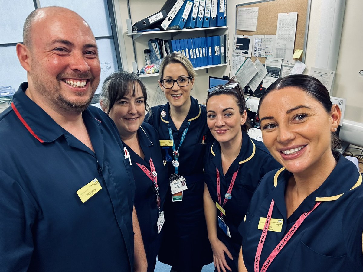 Thank you for being a top matron so far this year <a href="/iain_yearling/">Iain Yearling</a> 💪🏽 

#acutemedicine @MAUThrushel @AAUNurseLinsey 

<a href="/UHP_NHS/">University Hospitals Plymouth NHS Trust</a> <a href="/DerrifordNurses/">UHP Nursing 💙</a> <a href="/howes_nat/">Nat Howes</a>