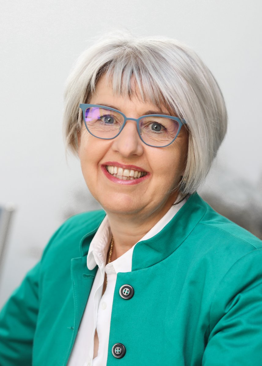 Pro Infirmis (@pro_infirmis) on Twitter photo Wir gratulieren Bundesrätin Elisabeth Baume-Schneider zu ihrem Wechsel ins EDI.🙌Nun wünschen wir ihr viel Erfolg im #EDI: Es warten grosse Herausforderungen und Handlungsbedarf bei der Gleichstellung von Menschen mit Behinderungen.
<a href="/elisabeth_baume/">Elisabeth Baume-Schneider</a> Wir gratulieren Bundesrätin Elisabeth Baume-Schneider zu ihrem Wechsel ins EDI.🙌Nun wünschen wir ihr viel Erfolg im #EDI: Es warten grosse Herausforderungen und Handlungsbedarf bei der Gleichstellung von Menschen mit Behinderungen.
<a href="/elisabeth_baume/">Elisabeth Baume-Schneider</a>