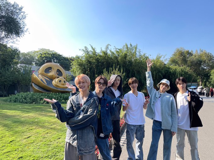 WayVLand_TH's tweet photo. [INFO] WayV Official Weibo &amp; IG Update 20231215

[TRANS] แพนด้าตัวที่ใหญ่ที่สุดและเห็นชัดสุดที่เราได้เจอ ก็เจ้าตัวสีทองนี่แหละ

📍https://t.co/GSxMwKBA7s
📍https://t.co/7g0z4TURAr

#LookingForPandas #寻找大熊猫 
#Panda #熊猫 #Vlog 
#WayV #威神V #NCT
#CHENGDU #成都 ☆ https://t.co/HXsv92Sy98