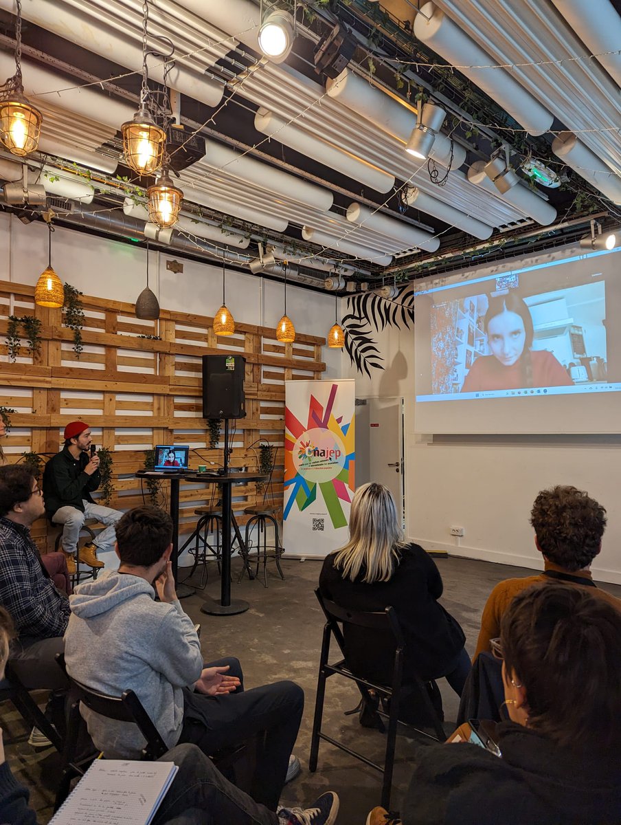 Provox est aujourd'hui à l'Agorajep 'Pour une liberté de vivre sa jeunesse'. Echange avec @salomesaque pour présenter son livre 'Sois jeune et tais-toi !' @Cnajep @UEFrance @Jeunes_gouv