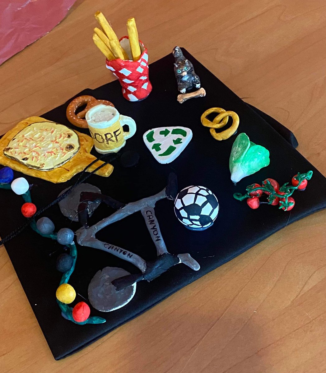 Lab. of Chemistry of Informational Macromolecules (@labolutz) on Twitter photo And of course the amazing graduation caps. Huge thanks to all the lab team for unveiling their creative side and making these moments extra special! 🌟🎓 #LabArtists
<a href="/SchutzThibault/">Thibault Schutz</a> <a href="/SamoSvetlana/">Svetlana Samokhvalova</a> And of course the amazing graduation caps. Huge thanks to all the lab team for unveiling their creative side and making these moments extra special! 🌟🎓 #LabArtists
<a href="/SchutzThibault/">Thibault Schutz</a> <a href="/SamoSvetlana/">Svetlana Samokhvalova</a>