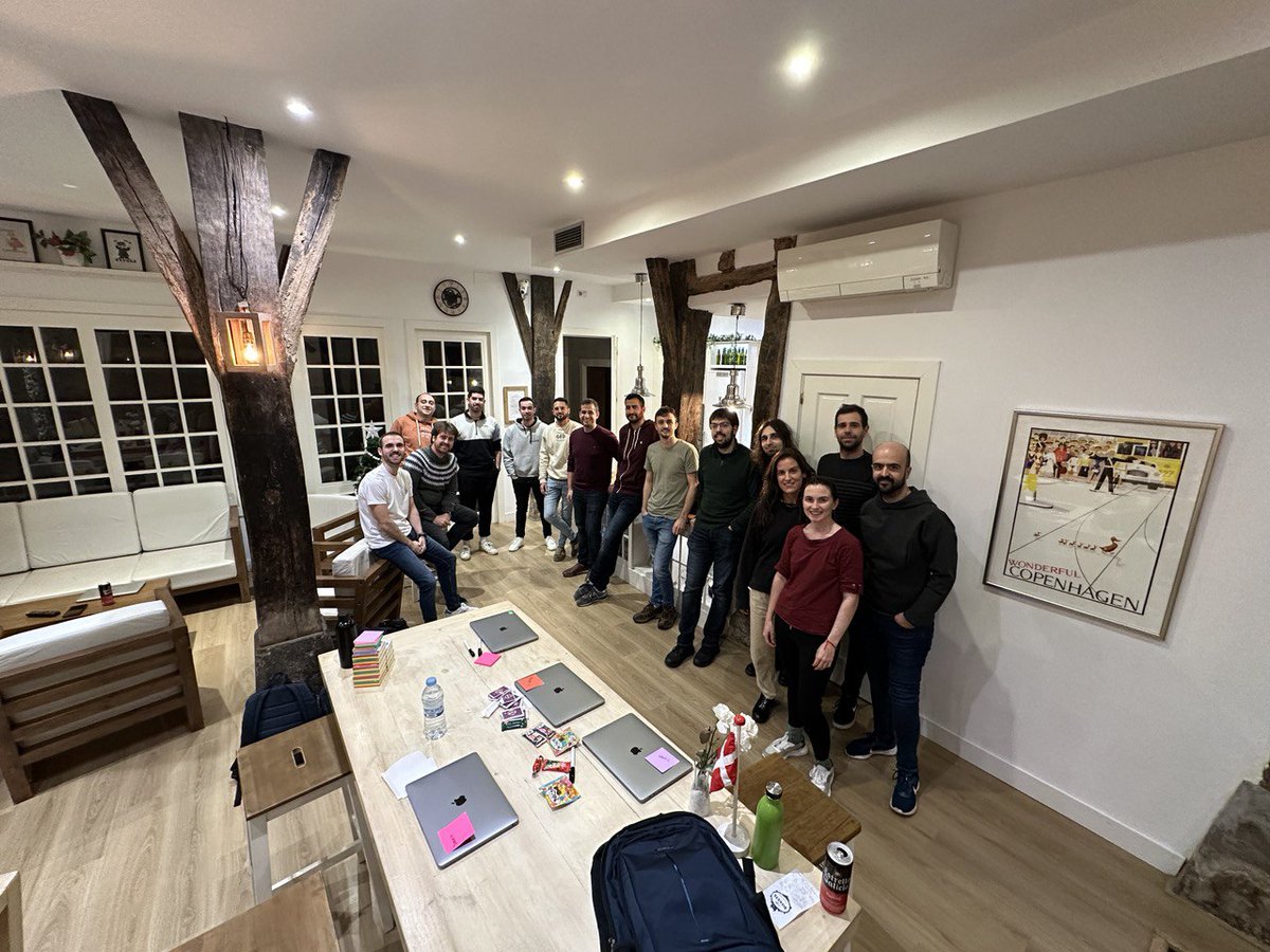 LibereTech's tweet image. Nuevo offsite del equipo, esta vez ha tocado salirse del roadmap y OKRs para fliparnos con ideas que cuesta encontrar hueco para empujar 🤯