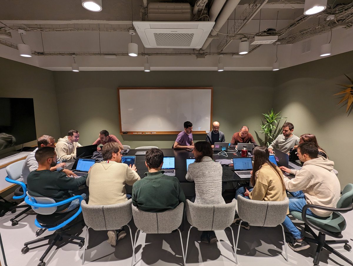 LibereTech's tweet image. Nuevo offsite del equipo, esta vez ha tocado salirse del roadmap y OKRs para fliparnos con ideas que cuesta encontrar hueco para empujar 🤯