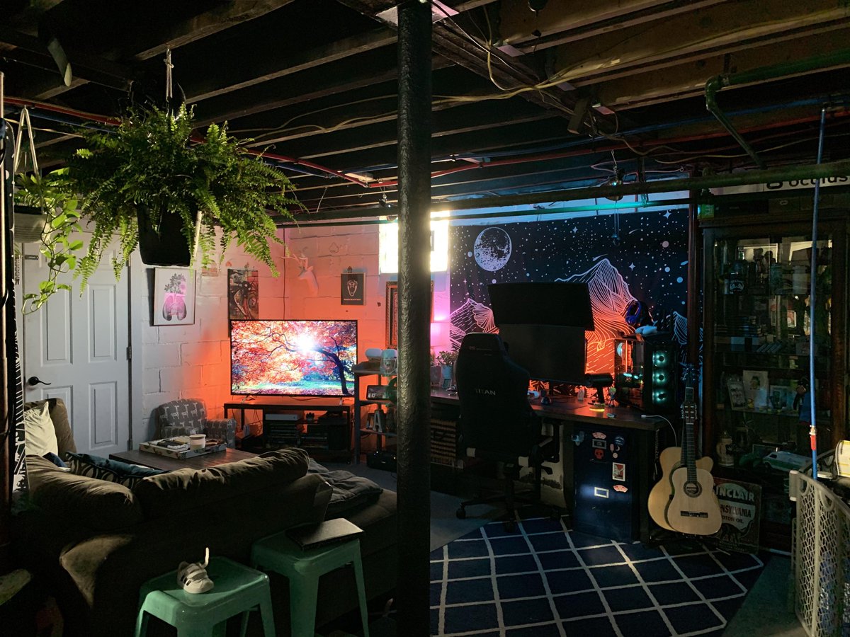 segamstim's tweet image. Sorry guys! I just got back from pickleball!

Tonight&apos;s gameroom showdown is between    

A little set up
vs       
Room to chill

Vote below to decide which room should go through to Round 2⬇️⬇️⬇️