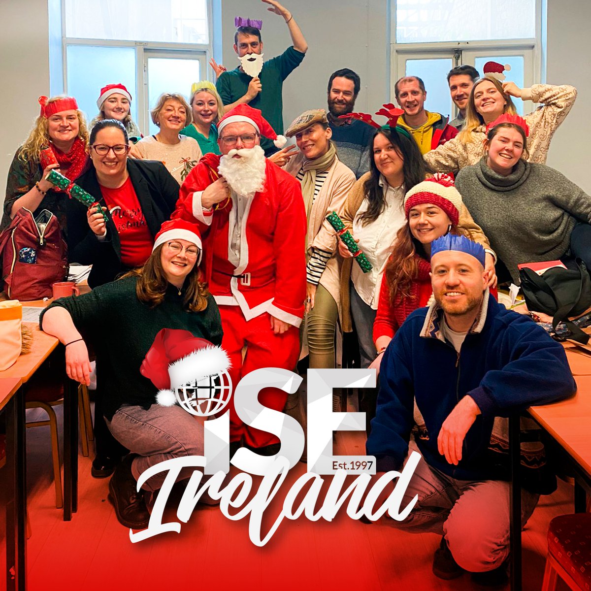 LearnEnglish_IE's tweet image. 🎄🍀 Happy holidays from all of us at ISE! Wishing you a Merry Christmas filled with Irish charm. Classes resume Jan 2nd. Thanks for your dedication this year. See you in 2024! #MerryChristmas #IrishChristmas #NollaigShona&quot;