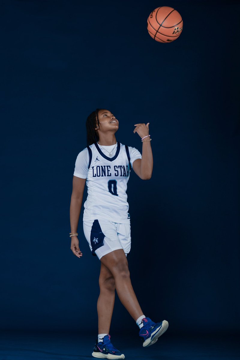 We’d like to congratulate our senior Sanai Leigh on committing to further her education and play this amazing game at the next level @LasellWBB Her signing will be next Wednesday, Dec 20th @ 10:00 am in the Main Gym!!! 💙🤍💙🤍 @LSHS_BBall @LSHSRangers @LSHSstudsec @ToddMonsey