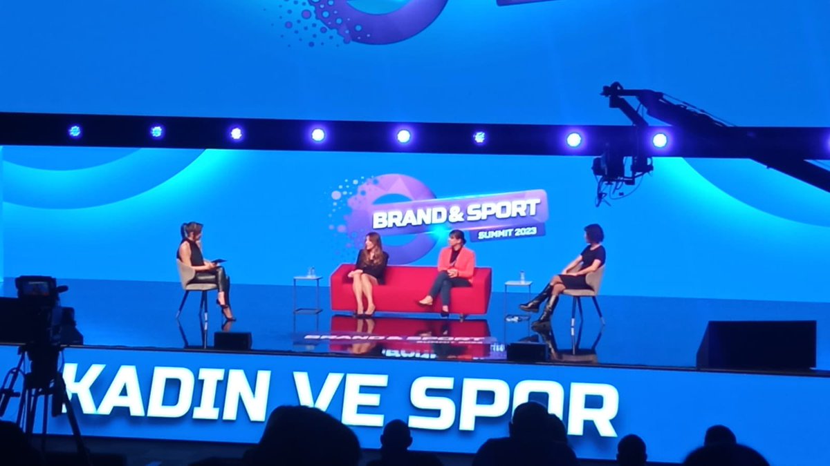 Brand & Sport Summit 2023 ''Kadın ve Spor'' oturumunda BluTV CEO'su Deniz Şaşmaz Oflaz konuşmasını gerçekleştiriliyor. #ilgiiletişim