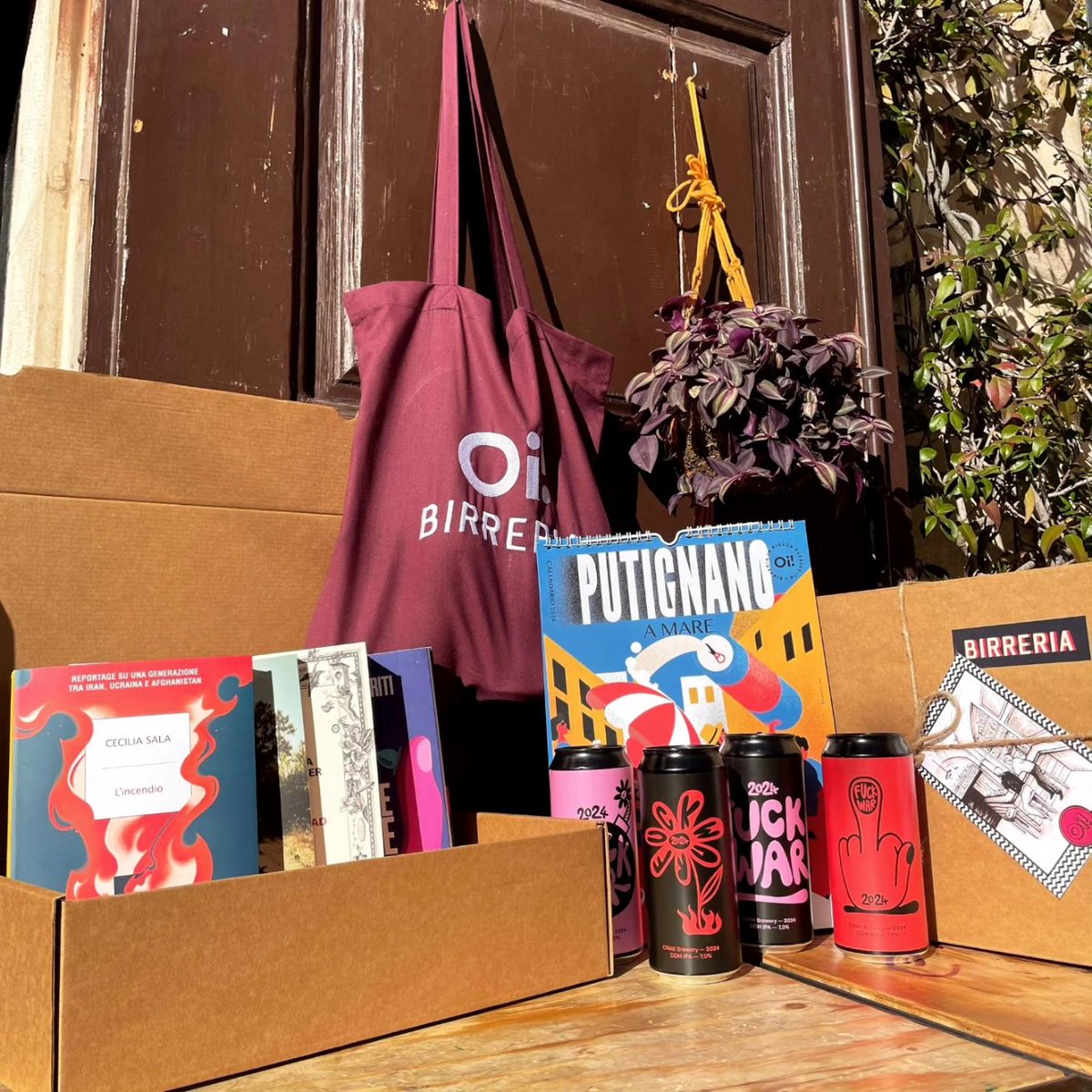 #cosebelle:
il ritorno delle box regalo della Birreria Oi
🎁
Ci potete inserire dentro alcolici, tanti gadget, il calendario 2024 di "Putignano a mare" (il cui ricavato sarà devoluto all'AmoPuglia) e, naturalmente, #libri 📚
🎄
#regalidinatale #regalaunabirra #regalaunlibro #book