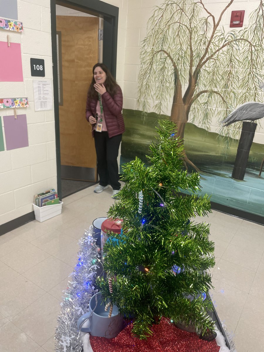 LakeCarolina1's tweet photo. Sending some holiday cheer to our Most Valuable Gators (new teachers to LCEL)! #lcel #richlandtwo https://t.co/VdME9RB1Qn