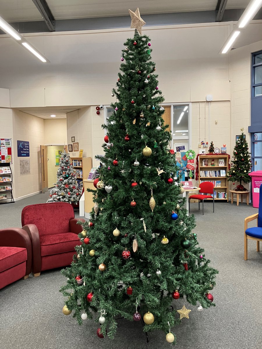 WFlibraries's tweet image. 🎄We&apos;re all ready for Christmas at #AiredaleLibrary! Our big tree, kindly donated from #PontefractLibrary, is around 9-10 feet tall!

#wakefield #christmas #christmascountdown #christmastree #festive #libraries #castleford @wakefieldmuseum