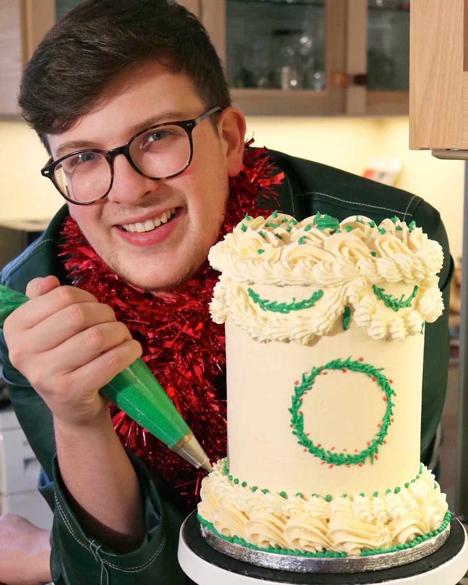 "Wishing you all a Merry chuffing Christmas with this chic as sugar festive Lambeth cake. I hope you have a blast on the big day! x" – Rowan. #GBBO