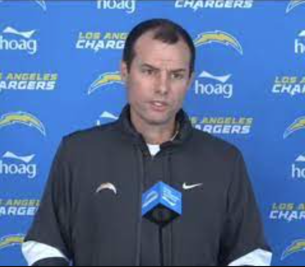 NFL_DovKleiman's tweet photo. 𝗕𝗥𝗘𝗔𝗞𝗜𝗡𝗚: The #Chargers have fired Brandon Staley, per @AdamSchefter https://t.co/Zoxya3WuBO